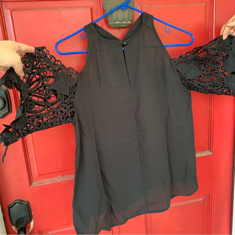 🎊 New York & Company Crochet Sleeve Criss Cross Blouse - Picture 6 of 7